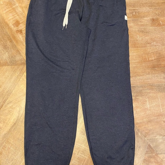 Vuori Performance Jogger in Midnight Heather - Picture 2 of 10